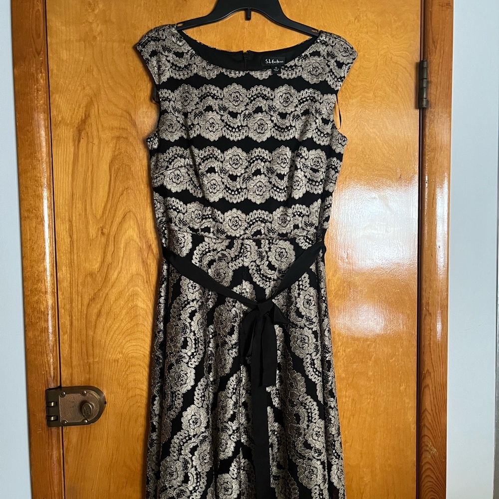 Elegant Black and Cream Lace Dress